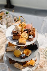 Geniet van een smakelijke rondvaart door Haarlem 7 BabyShower Cruise bij Haarlem City Tours 1